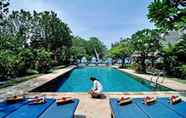 Swimming Pool 5 Taman Selini Beach Bungalow 