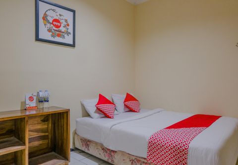 Bedroom OYO 1851 Hotel Malang