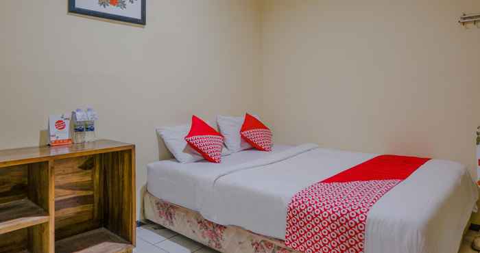 Bedroom OYO 1851 Hotel Malang