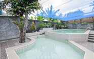 Swimming Pool 6 de Daunan Guesthouse and Garden