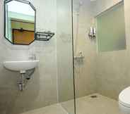 In-room Bathroom 5 Allstay Ecotel Yogyakarta