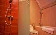 In-room Bathroom 7 Rumah Aca