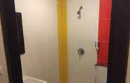 Toilet Kamar 5 Budget Hotel Ambon