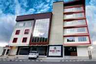 Bangunan Grand Avira Hotel