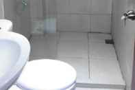 Phòng tắm bên trong Cyclop Hotel