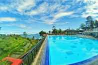 Swimming Pool Parkside Nuansa Maninjau Resort