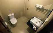 Toilet Kamar 4 Grand Malindo Hotel