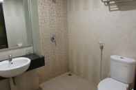 In-room Bathroom Valdos Hotel Manokwari