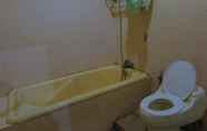 Toilet Kamar 3 Fajar Roon Hotel