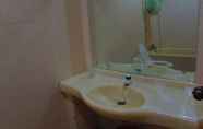 Toilet Kamar 2 Fajar Roon Hotel