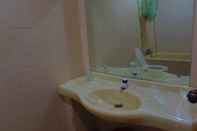 In-room Bathroom Fajar Roon Hotel