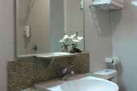 In-room Bathroom Hotel Zamburger Wira