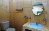 Toilet Kamar 2 Hotel Mulia