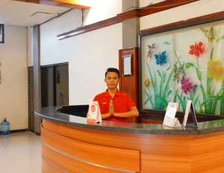 Sảnh chờ 2 OYO 1333 Wisata Hotel