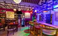 Bar, Kafe, dan Lounge 4 Pazzo Bali Bungalows