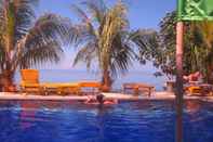 Swimming Pool Tradisi Beach front villas