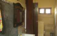 Toilet Kamar 5 Tradisi Beach front villas