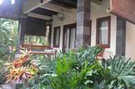 Bangunan Tradisi Beach front villas