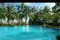 Kolam Renang Rainbow Paradise Beach Resort