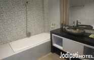 Phòng tắm bên trong 3 Hotel Jodipati