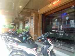 Hotel Megah, Rp 279.998