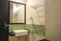 In-room Bathroom De Green City Hotel Lampung