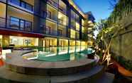 Swimming Pool 2 Quest Hotel Kuta by ASTON