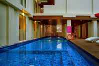 Swimming Pool favehotel Kuta Square