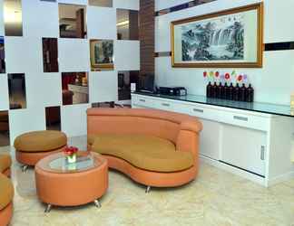 Lobi 2 Hip Hope Hotel