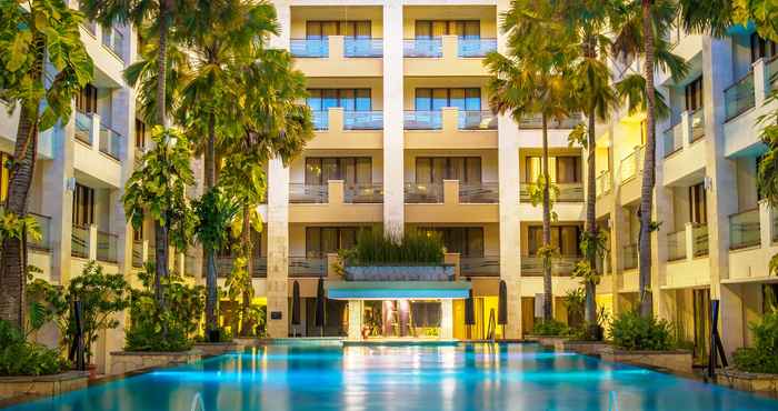 Swimming Pool ASTON Kuta Hotel & Residence