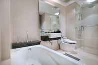 In-room Bathroom Hotel Neo+ Kuta - Legian by ASTON