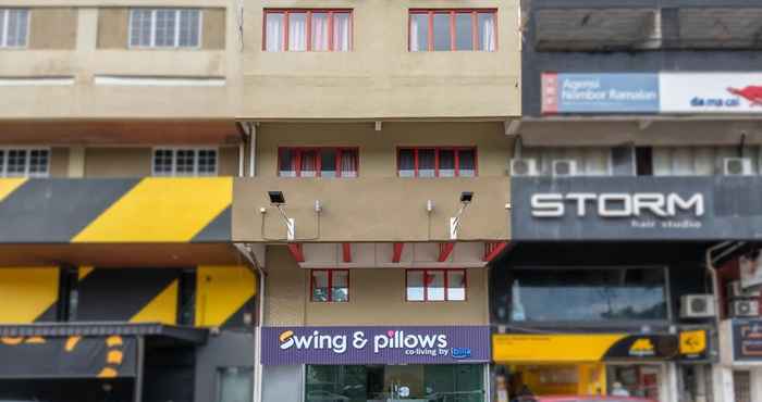 Luar Bangunan Swing & Pillows @ PJ SS2