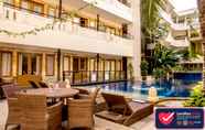 Kolam Renang 3 Famous Hotel Kuta