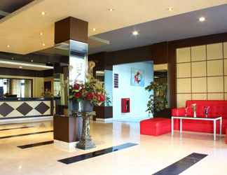 Lobi 2 M-One Hotel Sentul