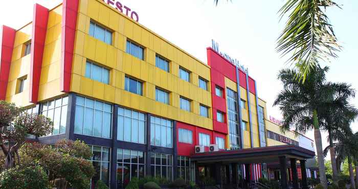 Lobi M-One Hotel Sentul