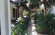 Luar Bangunan 4 Warung Indra Homestay 