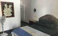 Phòng ngủ 2 Warung Indra Homestay 