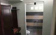 In-room Bathroom 5 Warung Indra Homestay 