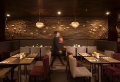Restaurant 7 Oak Tree Urban Hotel Jakarta
