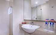 In-room Bathroom 6 favehotel Tanah Abang - Cideng