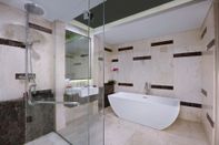 In-room Bathroom Quest San Hotel Denpasar by ASTON