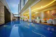 Swimming Pool favehotel Kusumanegara