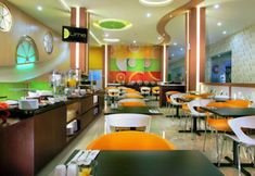 Restaurant 3 favehotel Kusumanegara