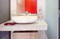 In-room Bathroom favehotel Cimanuk Garut