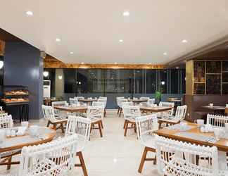 Lobi 2 The Alana Hotel & Conference Center Malioboro Yogyakarta by ASTON