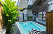 Swimming Pool 2 NEO Kuta Jelantik