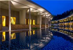 Kolam Renang 3 Hotel Neo+ Green Savana by ASTON