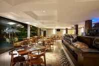 Bar, Cafe and Lounge Hotel Neo+ Green Savana by ASTON