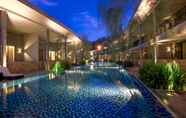 Kolam Renang 2 Hotel Neo+ Green Savana by ASTON