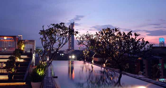 Swimming Pool Kemang Icon Hotel